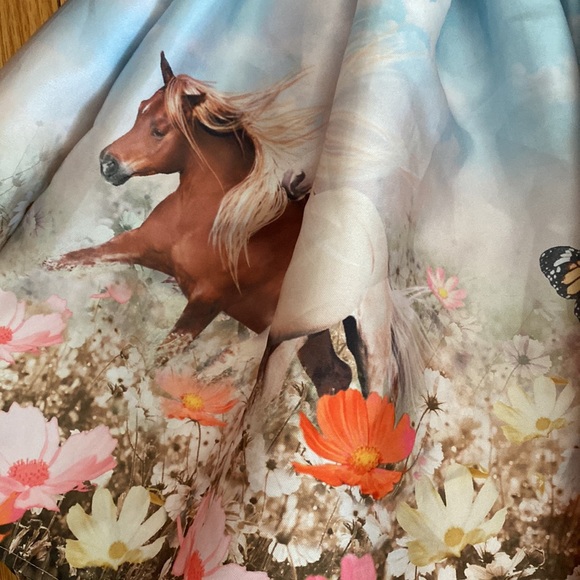H&M size 4-6 girls dress. Peach with a horse print on the skirt - Picture 4 of 6